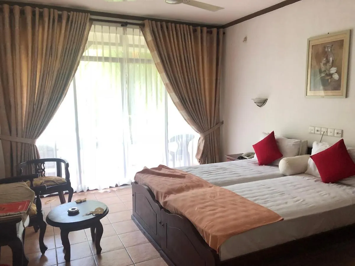 Hotel Lagoon Paradise Negombo