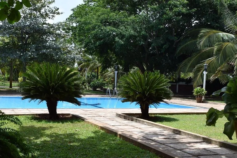 Hotel Lagoon Paradise Negombo