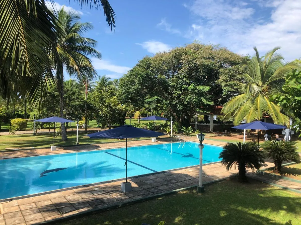 Hotel Lagoon Paradise Negombo
