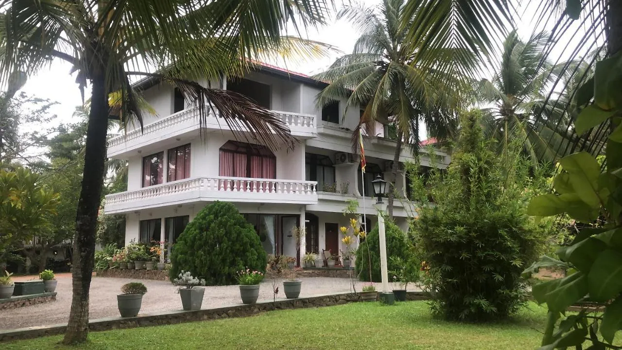 Hotel Lagoon Paradise Negombo