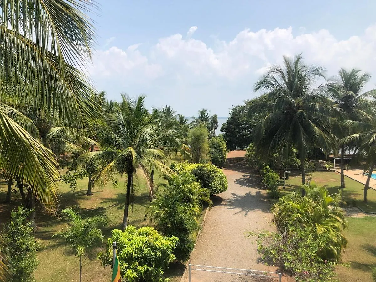 Hotel Lagoon Paradise Negombo 3*,