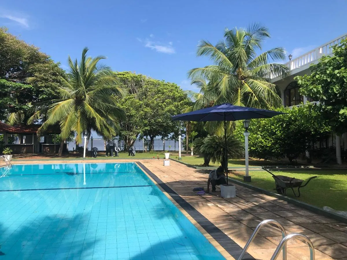Hotel Lagoon Paradise Negombo