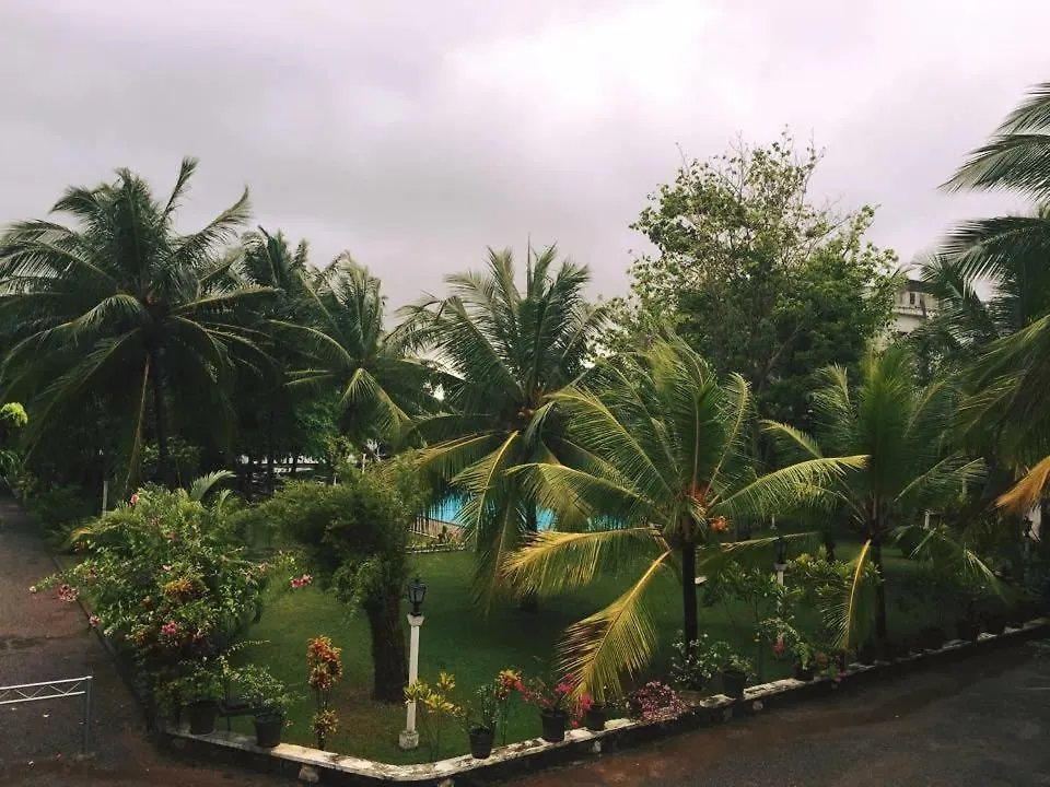 Hotel Lagoon Paradise Negombo 3*,