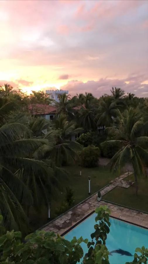 Hotel Lagoon Paradise Negombo