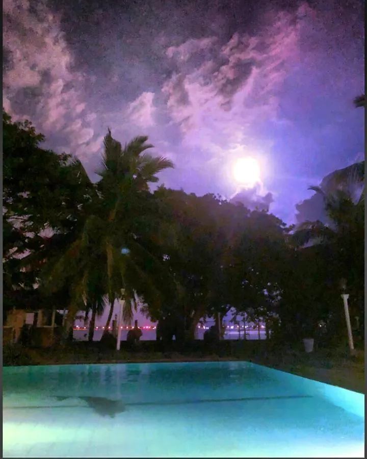 Hotel Lagoon Paradise Negombo